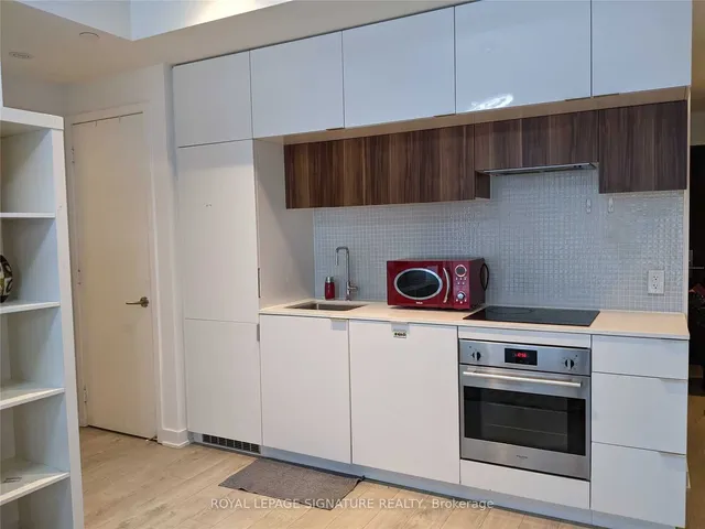 185 Roehampton Ave Unit 201