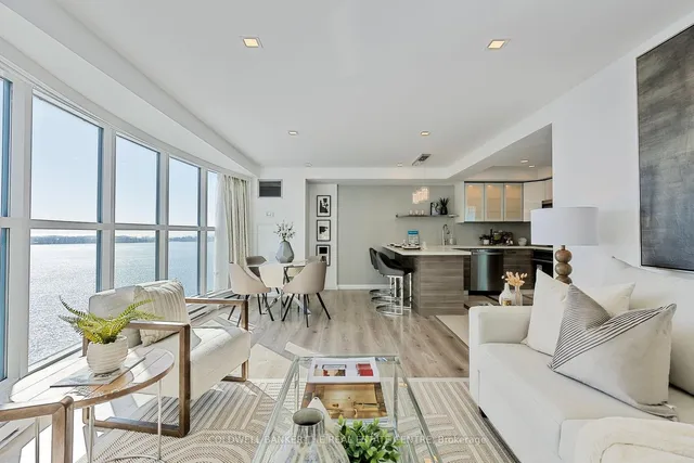 Additional image 43 of 99 Harbour Sq Unit 2002