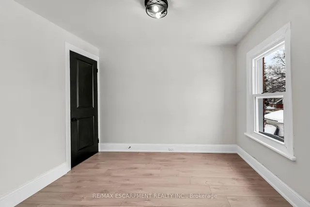 Additional image 23 of 117 Rosslyn Ave