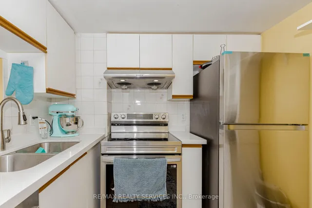 Additional image 8 of 1470 Midland Ave Unit 511