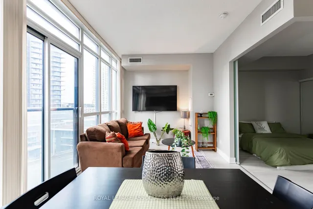 Additional image 9 of 169 Fort York Blvd Unit 920