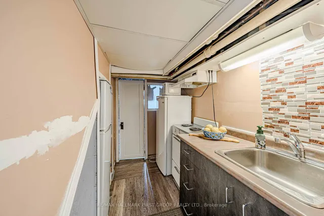 Additional image 32 of 882 Weston Rd