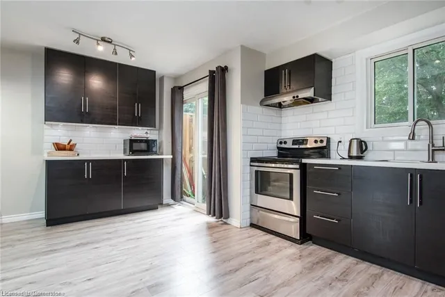 Additional image 21 of 80 Old Country Dr Unit 14