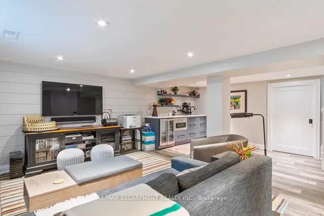 Additional image 36 of 534 Emerald St