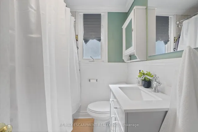 Additional image 26 of 124 Cameron Ave