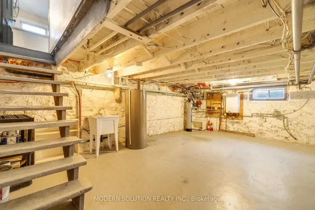 Additional image 32 of 3015 Dundas St