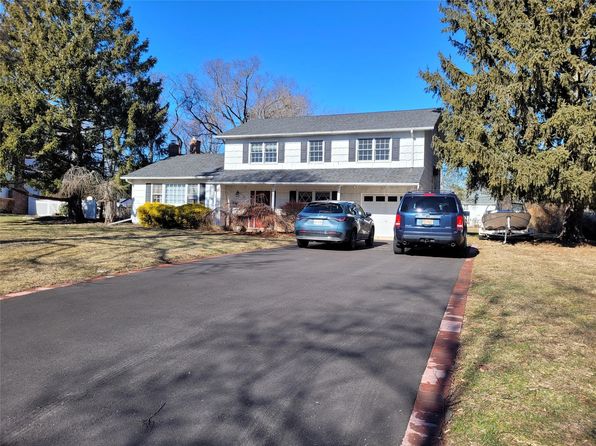 Primary image of 15 Delmar Lane, Commack, NY 11725