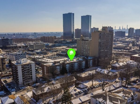 Primary image of 2160 Center Ave UNIT 4L, Fort Lee Boro, NJ 07024