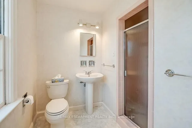 Additional image 30 of 359 Rosslyn Dr