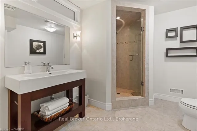 Additional image 29 of 45 Pioneer Tower Cres