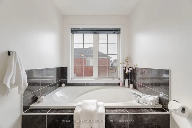 Additional image 23 of 577 Caverhill Cres