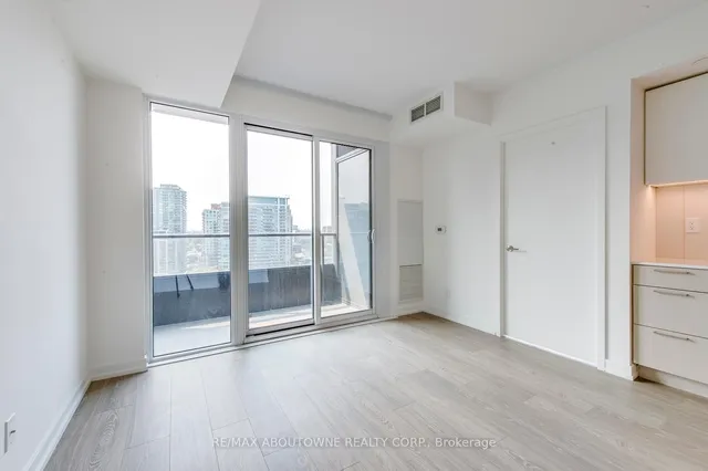 Additional image 16 of 19 Western Battery Rd Unit 1917