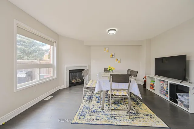 Additional image 7 of 82 Crown Victoria Dr