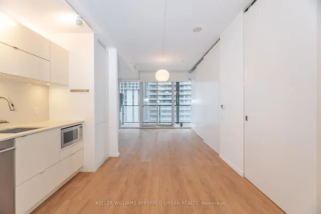 Additional image 8 of 125 Peter St Unit 1811