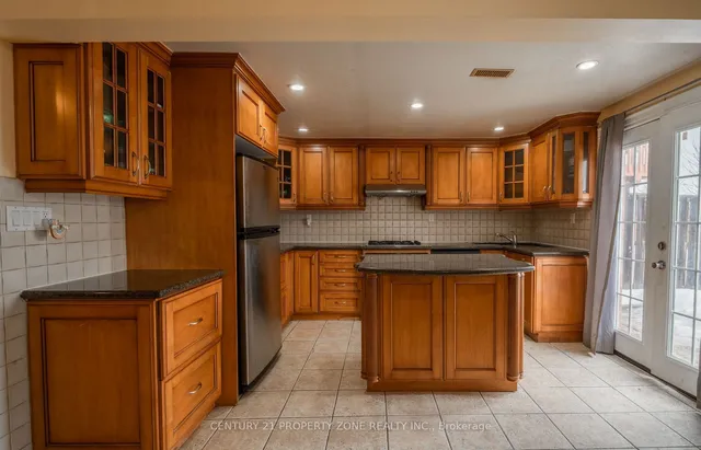 Additional image 13 of 140 Vintage Gate