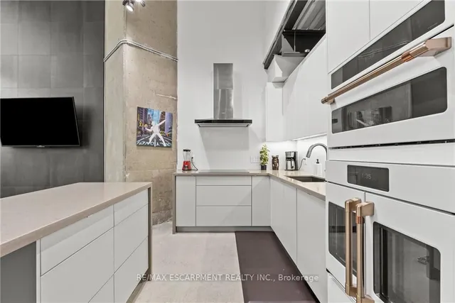 Additional image 11 of 66 Bay St Unit 105