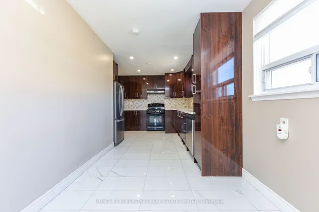 Additional image 9 of 3424 Laddie Cres