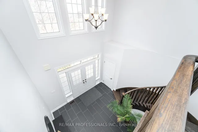 Additional image 30 of 35 Lampman Cres