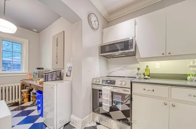 Additional image 8 of 428 Castlefield Ave