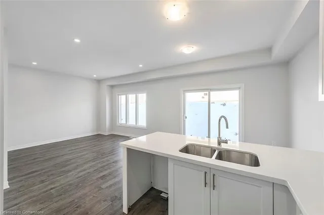 Additional image 20 of 205 Thames Way Unit 22