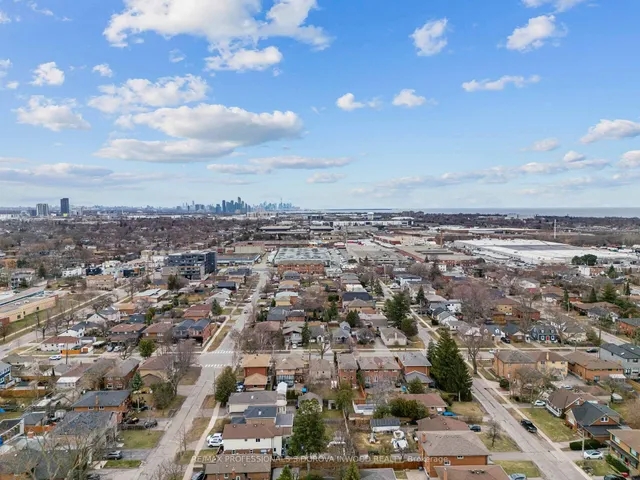 Additional image 37 of 112 Foch Ave