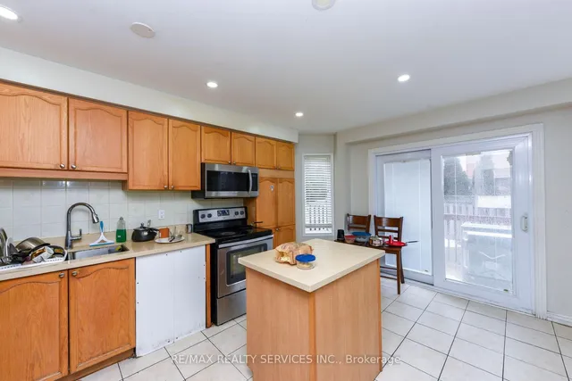Additional image 14 of 33 Valonia Dr