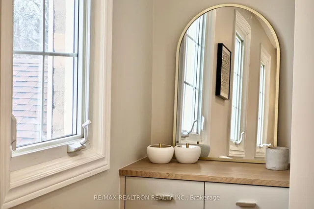 Additional image 27 of 28 Baronial Crt