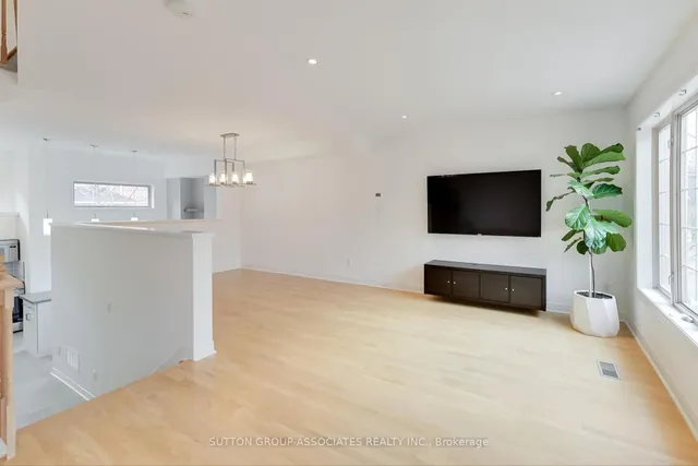 Additional image 17 of 70 Guildwood Pkwy Unit 4