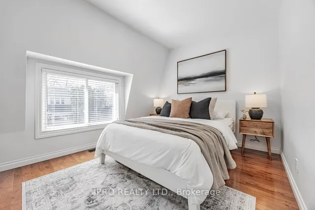 Additional image 21 of 22 Queensdale Ave