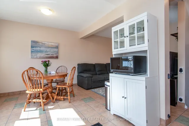 Additional image 21 of 634 Strasburg Rd Unit 32