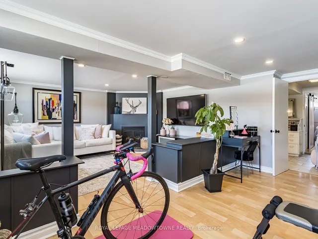 Additional image 36 of 48 Chatsworth Dr