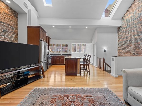 32 Temple St #PENTHOUSE, Boston, MA 02114