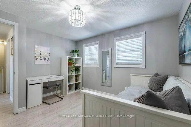 Additional image 37 of 27 Grayrocks Ave