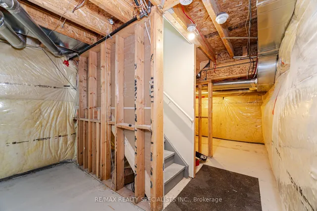 Additional image 39 of 31 Enford Cres