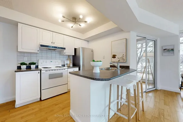 Additional image 10 of 650 Queens Quay Unit 216