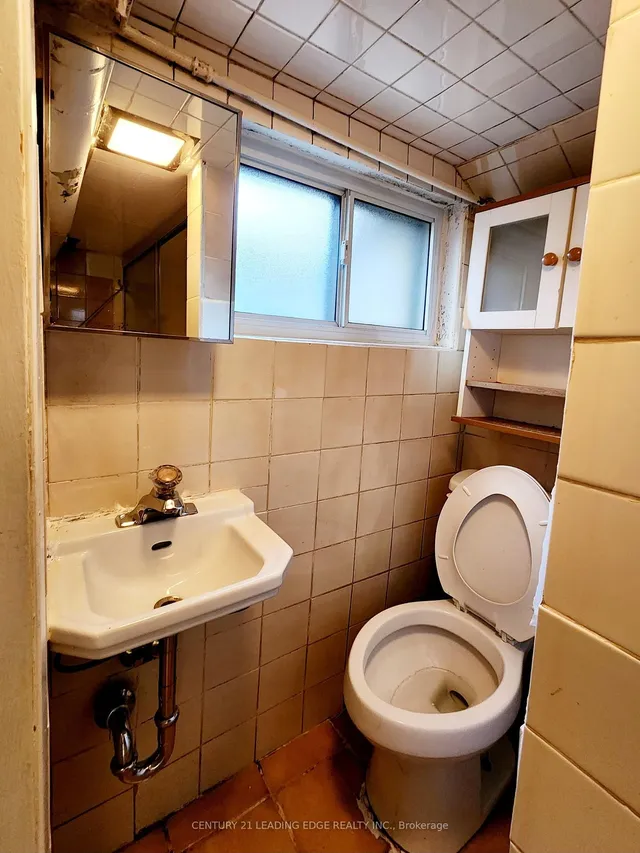 Additional image 16 of 635 Coxwell Ave