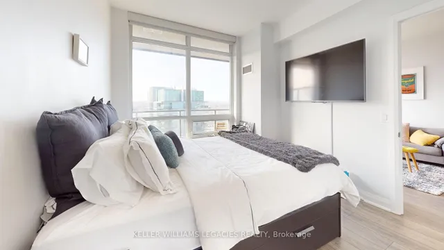 Additional image 19 of 36 Park Lawn Rd Unit 2806