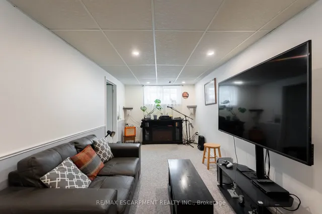 Additional image 18 of 69 CRANBROOK Dr