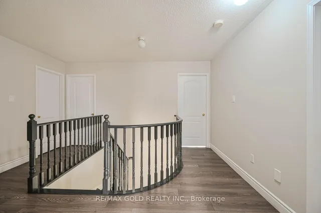 Additional image 18 of 82 Crown Victoria Dr