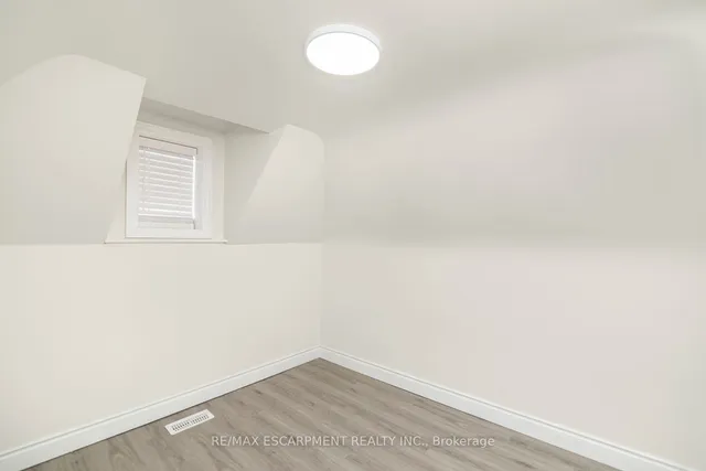 Additional image 37 of 922 Burlington St