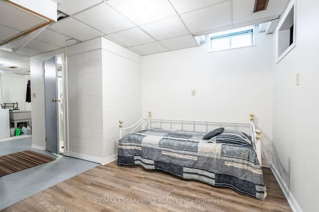 Additional image 39 of 35 Republic Ave