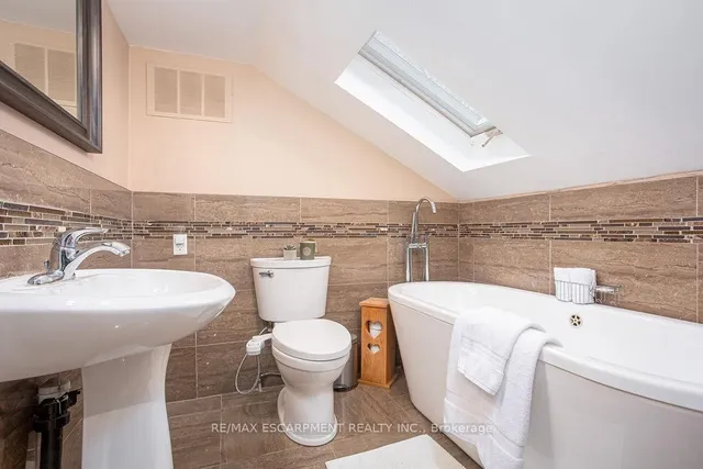 Additional image 19 of 61 Northcliffe Ave