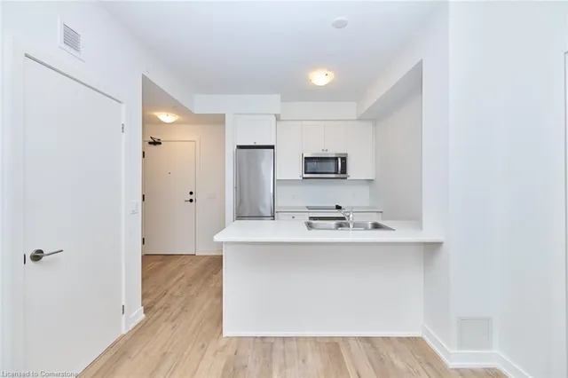 Additional image 22 of 600 North Service Rd Unit 108