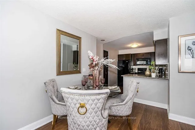 Additional image 6 of 125 Village Green Sq Unit 1409