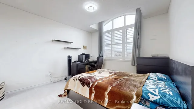 Additional image 29 of 644 Kennedy Circ