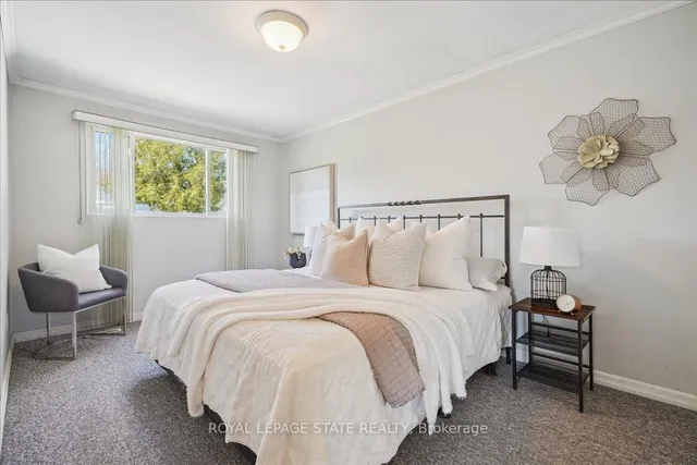 Additional image 20 of 43 Yorkdale Cres