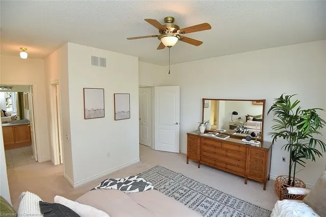 Additional image 23 of 118 Silverbirch Blvd