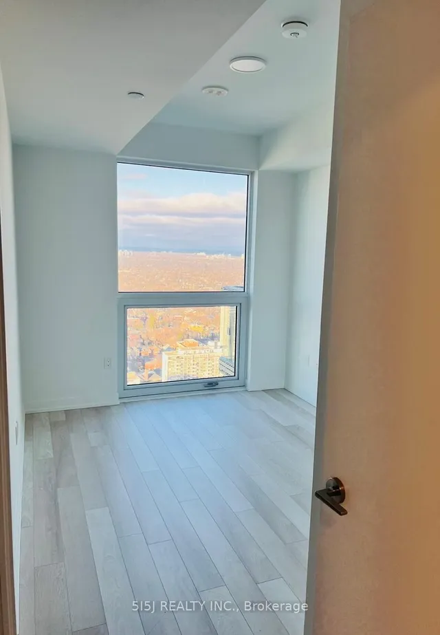 Additional image 6 of 39 Roehampton Ave Unit 3708