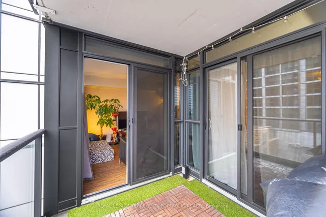 Additional image 25 of 29 Singer Crt Unit 503