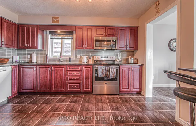 Additional image 5 of 366 Steepleridge St